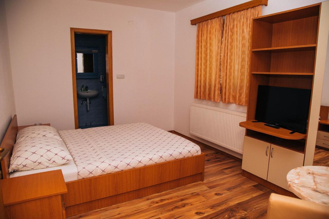 Jezero Laminci Bed & Breakfast Bosanska Gradiska Exterior foto